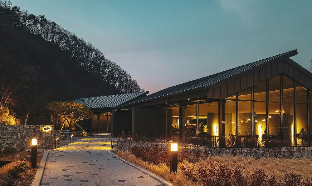 特朗普發布馬杜羅在軍艦上照片