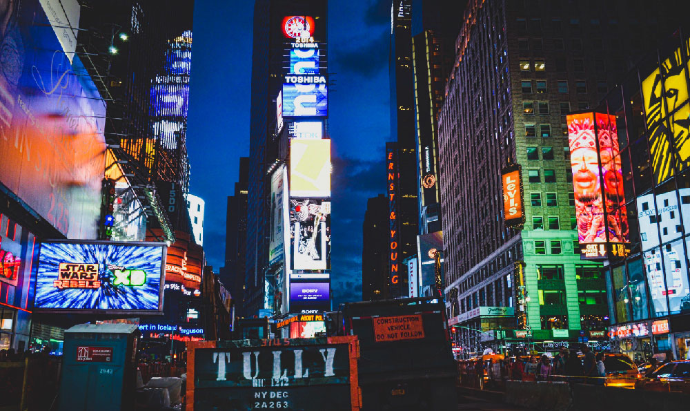 金鹰卡通广告玩具狗