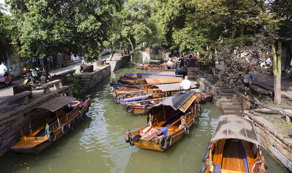 涿州旅游大道河边 涿州环球旅游大道
