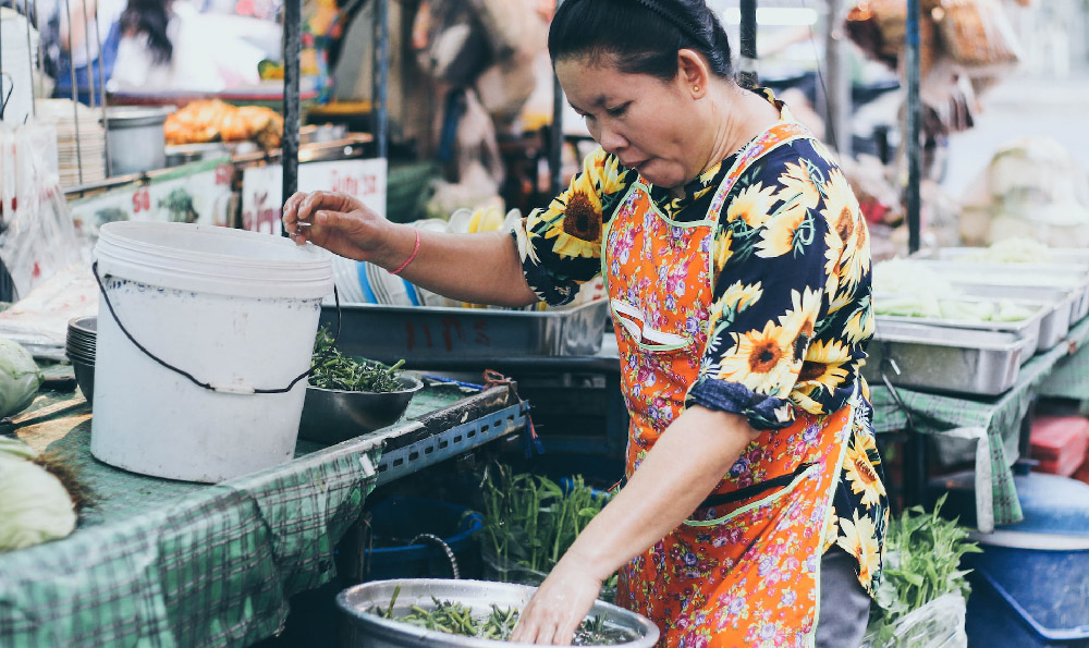 临时地摊位铁皮屋，针对农民工的地摊卖什么