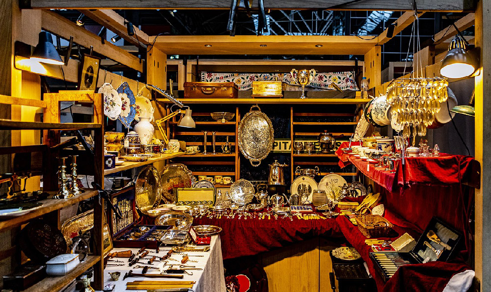 九零后的地摊生活 九零后的地摊生活