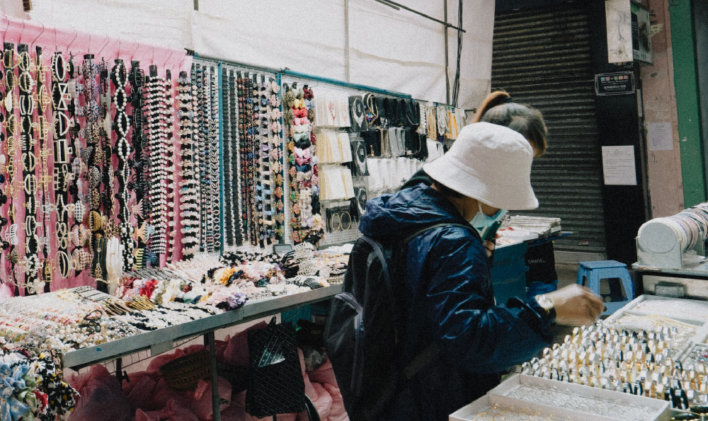 干花满天星花束地摊（法律体系的基本目标）