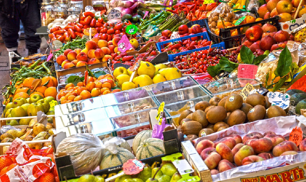 人和春天地摊出租，地摊摊位费一般多少