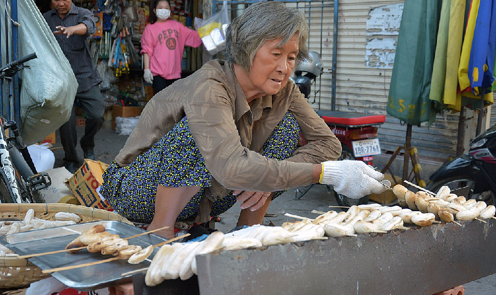 24岁拆迁户摆地摊