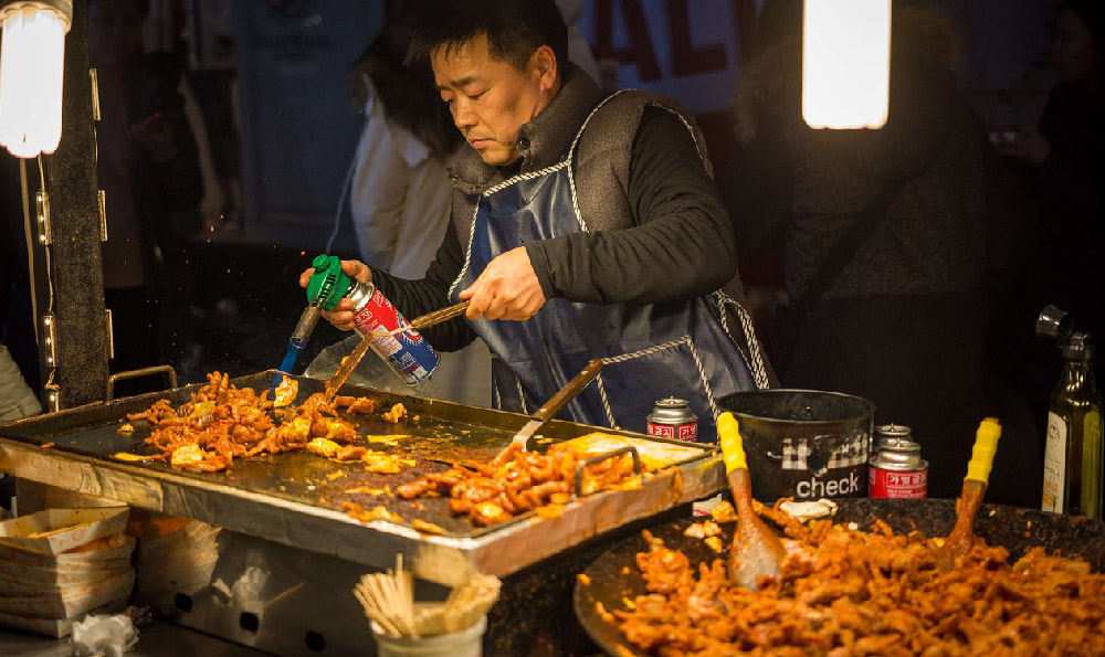 摆地摊卖袜子进货技巧（摆地摊玩具批发在哪里进货）