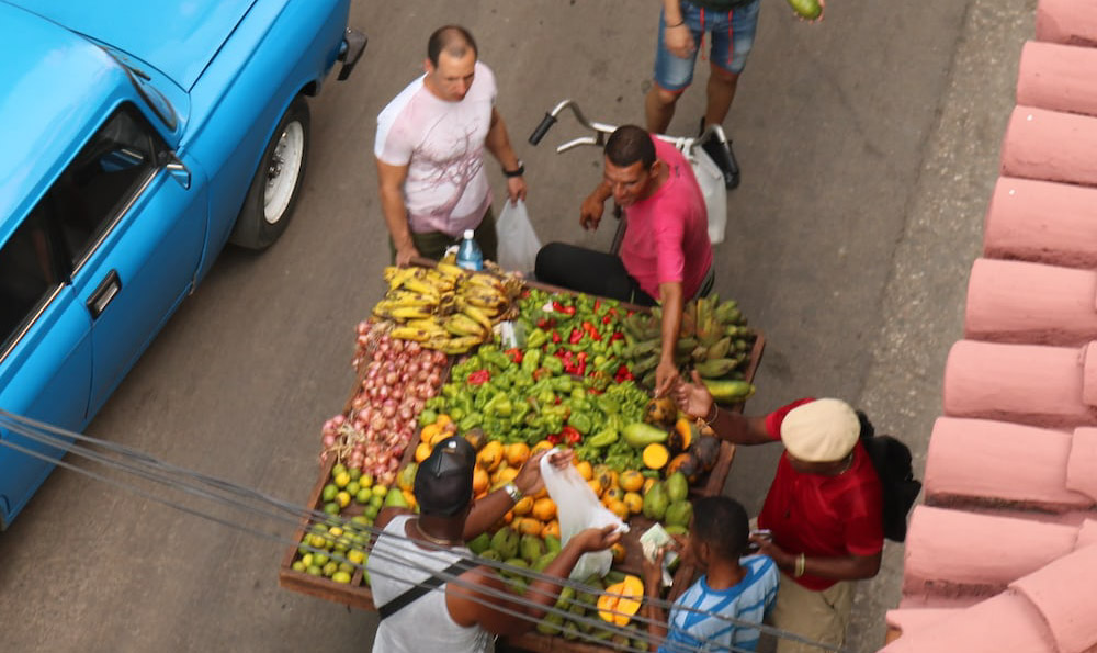 地摊经济上的利益（地摊经济利大于弊还是弊大于利）