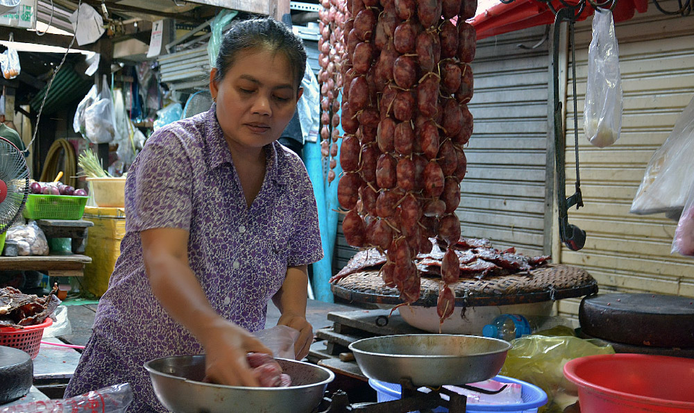 地摊汽车排排坐：重新定义传统行业