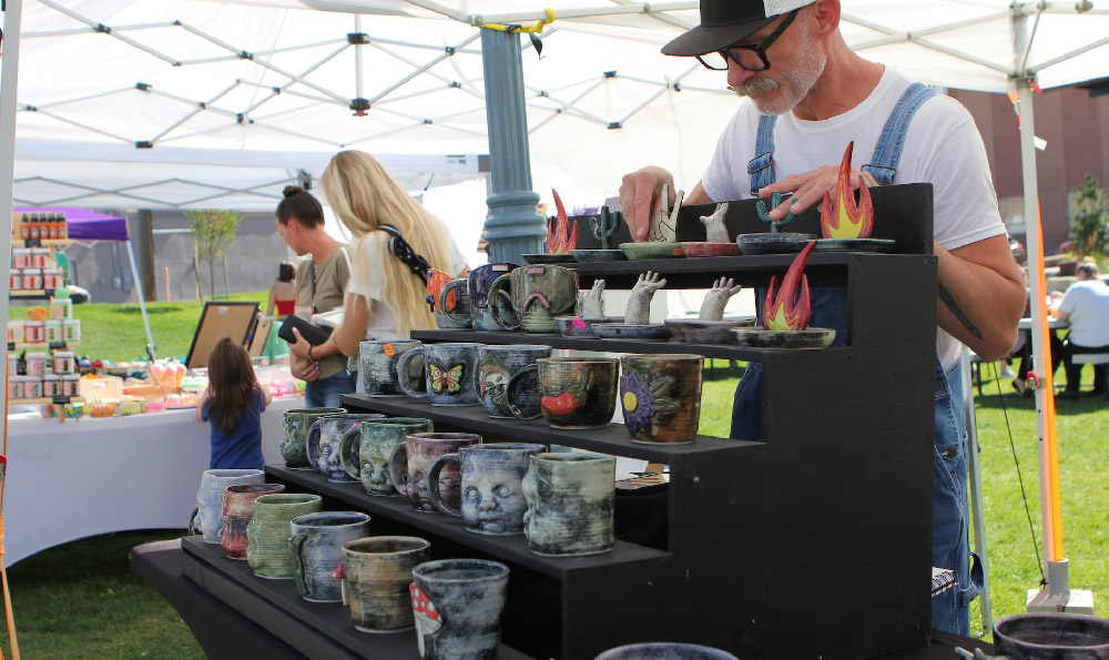 石头公园地摊生意：公园摆摊卖什么好卖又赚钱