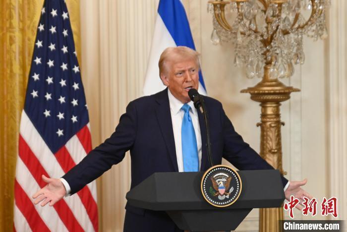 美国总统叫板美国前总统