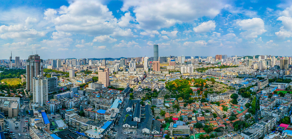 2座准万亿城市部署“冲万亿” 2座准万亿城市部署“冲万亿”