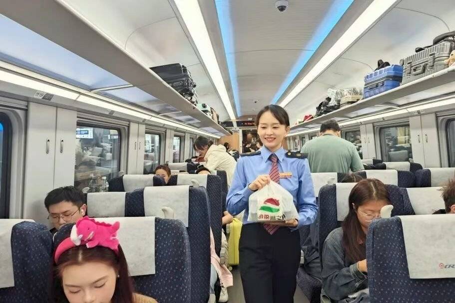 高铁推出17元盒饭：门店现炒