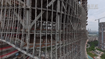 大湾区6000吨“巨龙”现毫米级合体 大湾区6000吨“巨龙”现毫米级合体