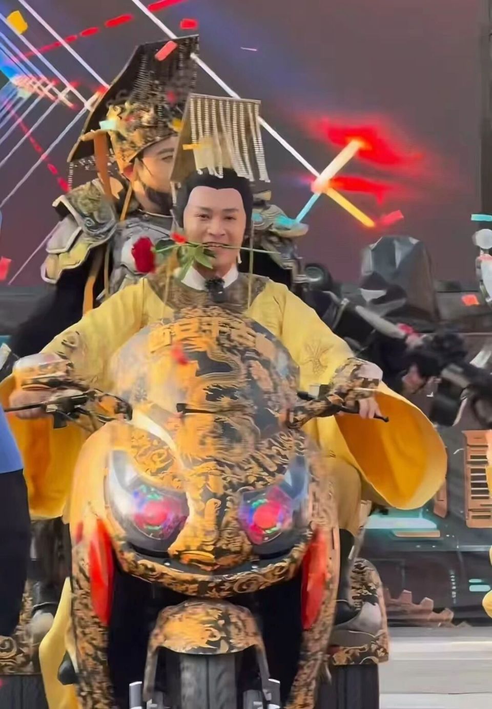 郑国霖谈景区打工:过气明星缺钱 郑国霖谈景区打工:过气明星缺钱