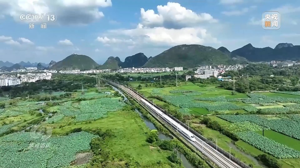 CR450动车组跑出中国创新“加速度” CR450动车组跑出中国创新“加速度”