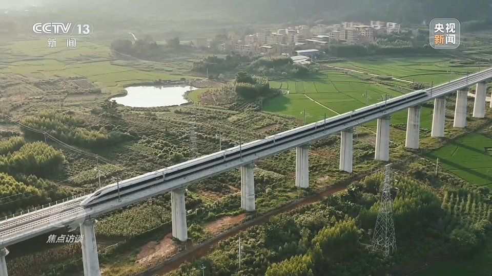 CR450动车组跑出中国创新“加速度” CR450动车组跑出中国创新“加速度”