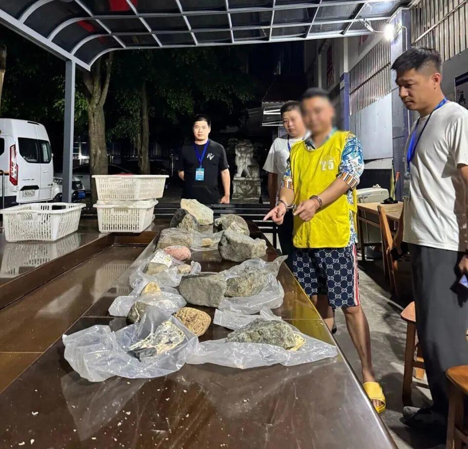 女子花283万买翡翠原石到货后傻眼 女子花283万买翡翠原石到货后傻眼