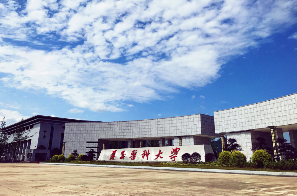 色弱学生被退学:应查明高考体检结果