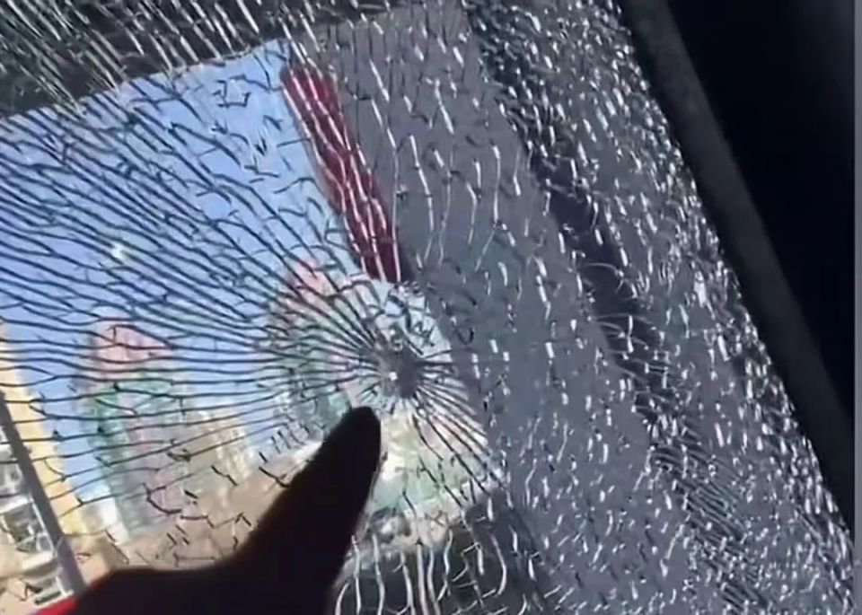 火锅店回应空中座位玻璃碎裂