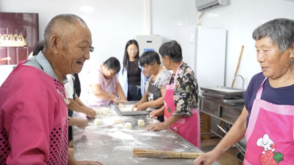 95后村支书把留守村变网红村 95后村支书把留守村变网红村