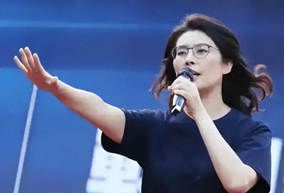 郑丽文就两岸关系强势回应外媒