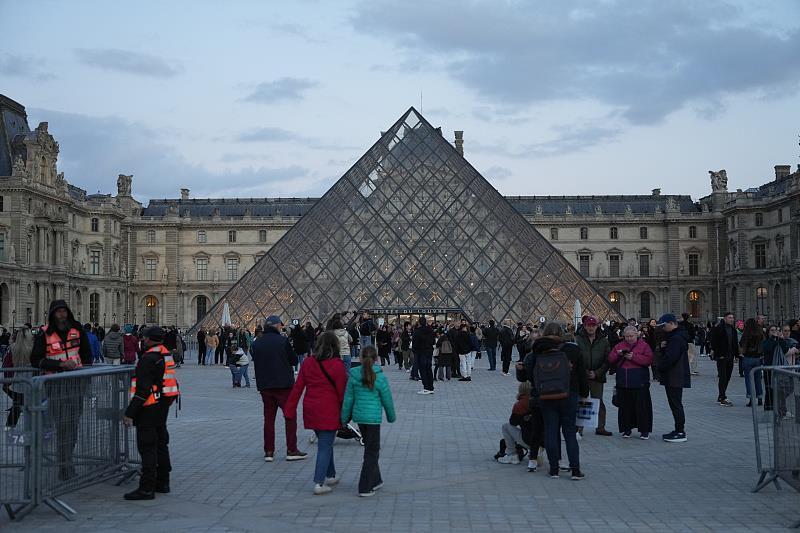 一卢浮宫抢劫案嫌疑人被起诉 一卢浮宫抢劫案嫌疑人被起诉