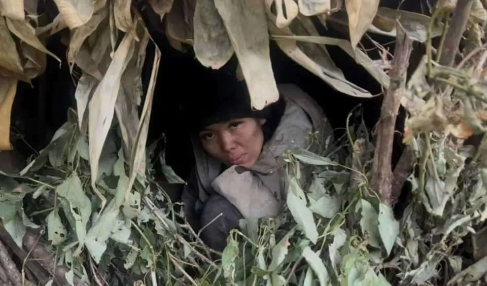 荒野求生“冷美人”美甲睫毛仍坚挺