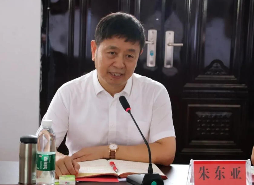 转岗7个月即被免职朱东亚主动投案