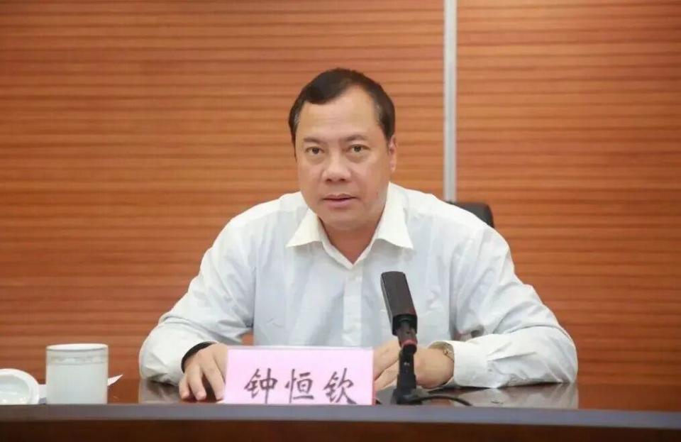 搞权色钱色交易钟恒钦被决定逮捕