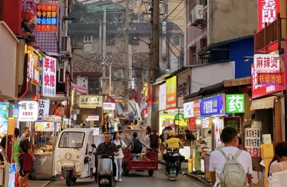 河南学生党的深夜食堂3元就管饱