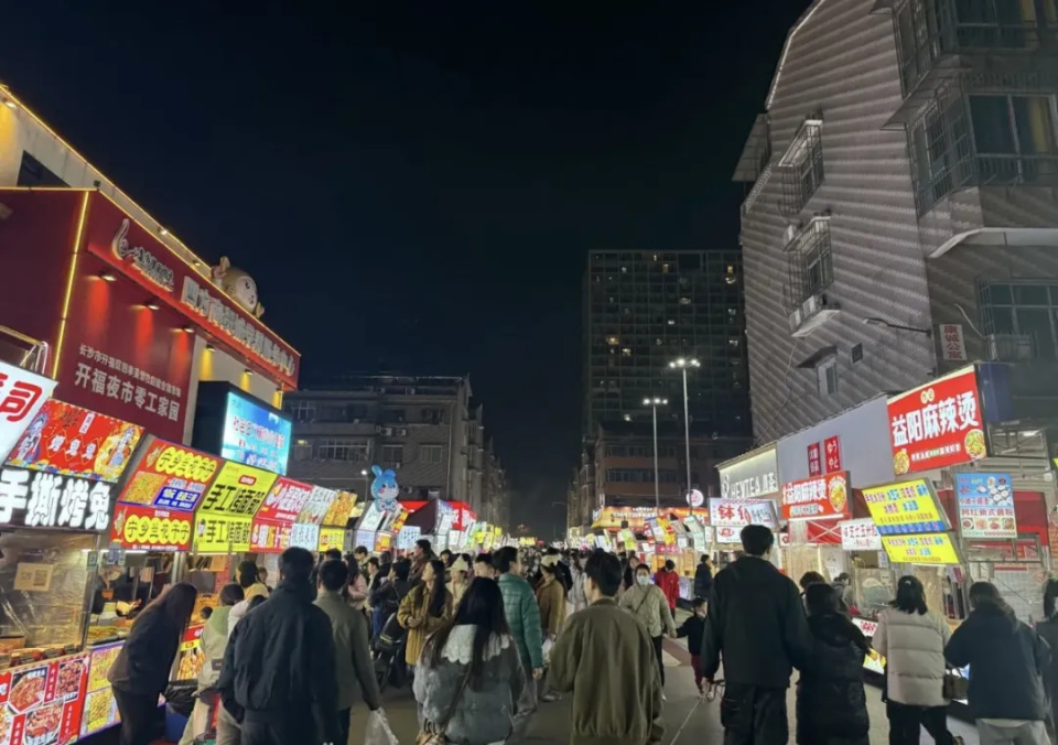 河南学生党的深夜食堂3元就管饱