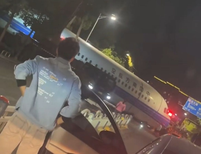 武汉街头出现飞机官方回应