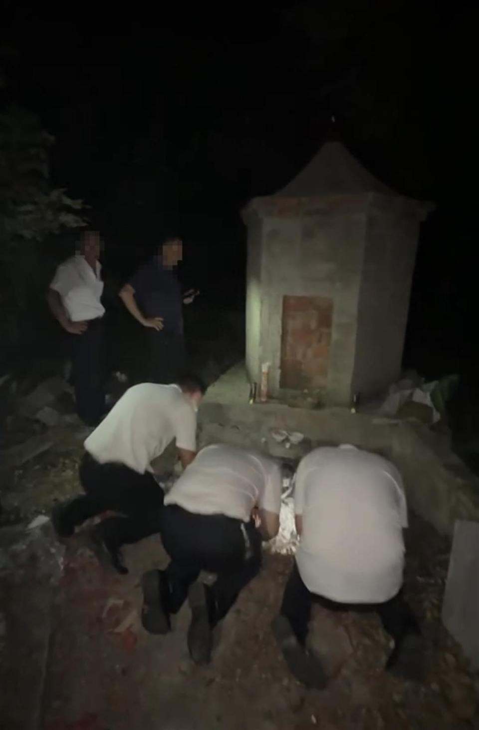 老人火化后骨灰里多出四个钢钉