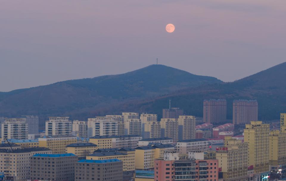 #晒晒你拍的超级大月亮#