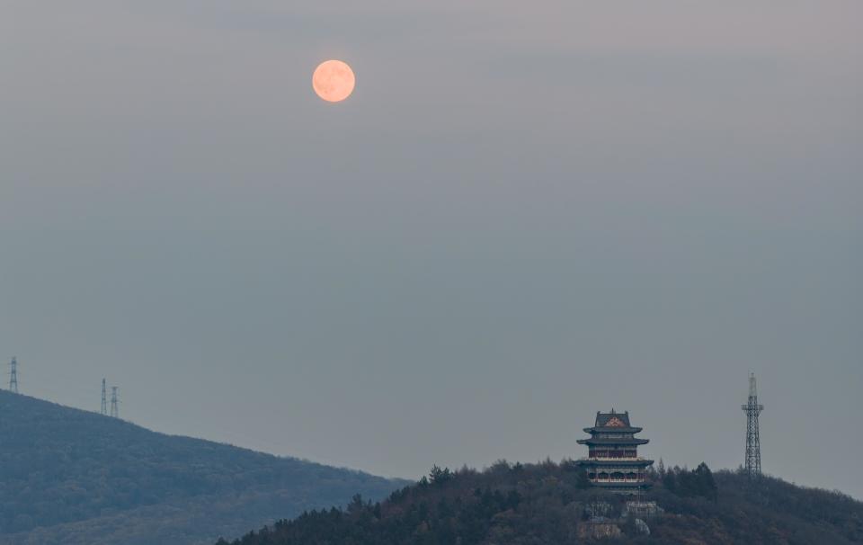 #晒晒你拍的超级大月亮#