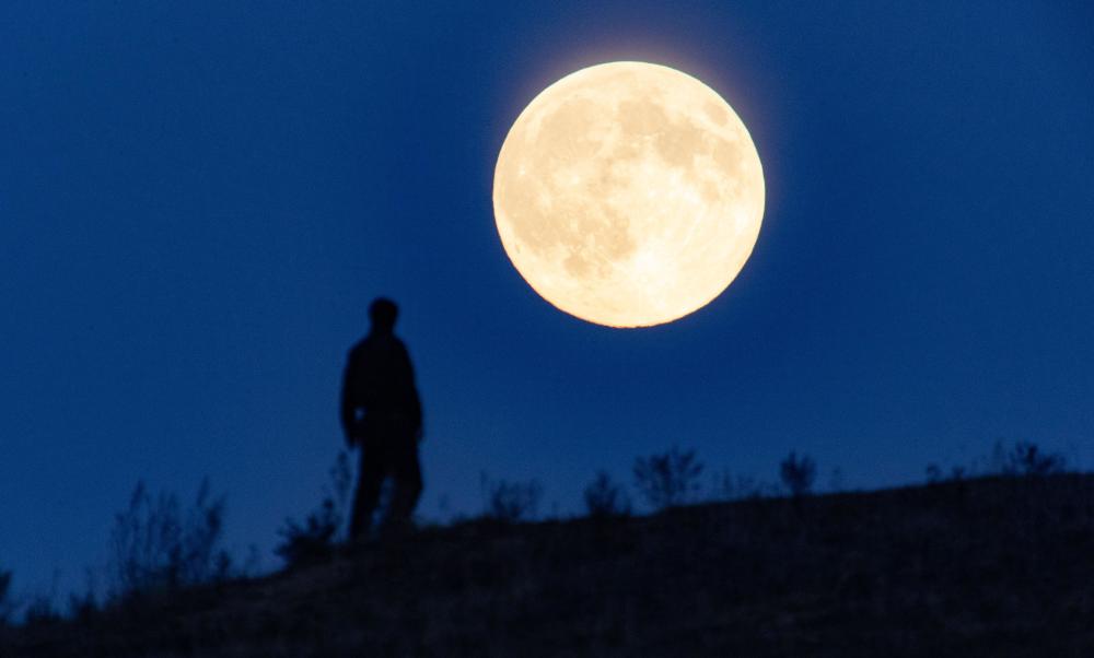 #晒晒你拍的超级大月亮#