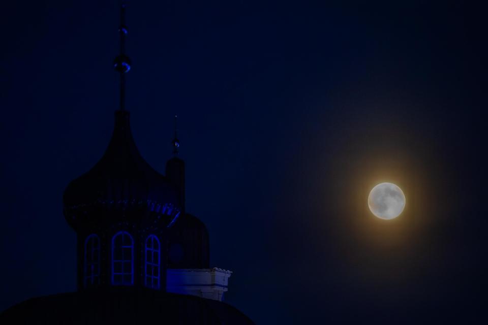 #晒晒你拍的超级大月亮#