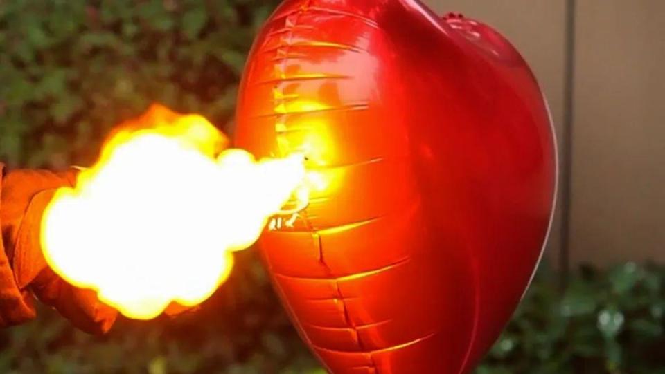 气球无法穿过大气层但爱可以