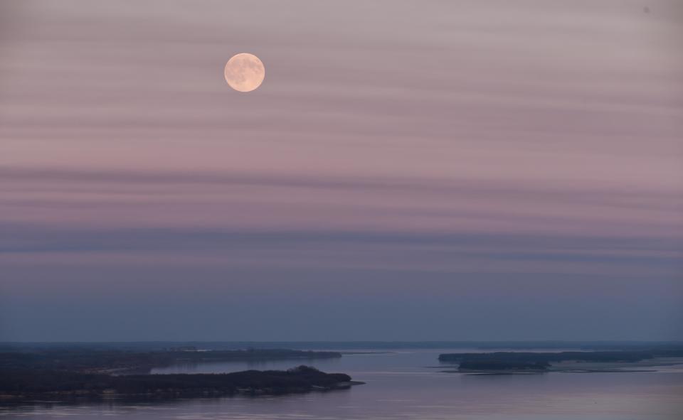 #晒晒你拍的超级大月亮#