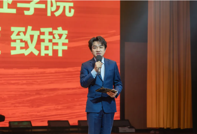 演员王祖蓝任高校教授