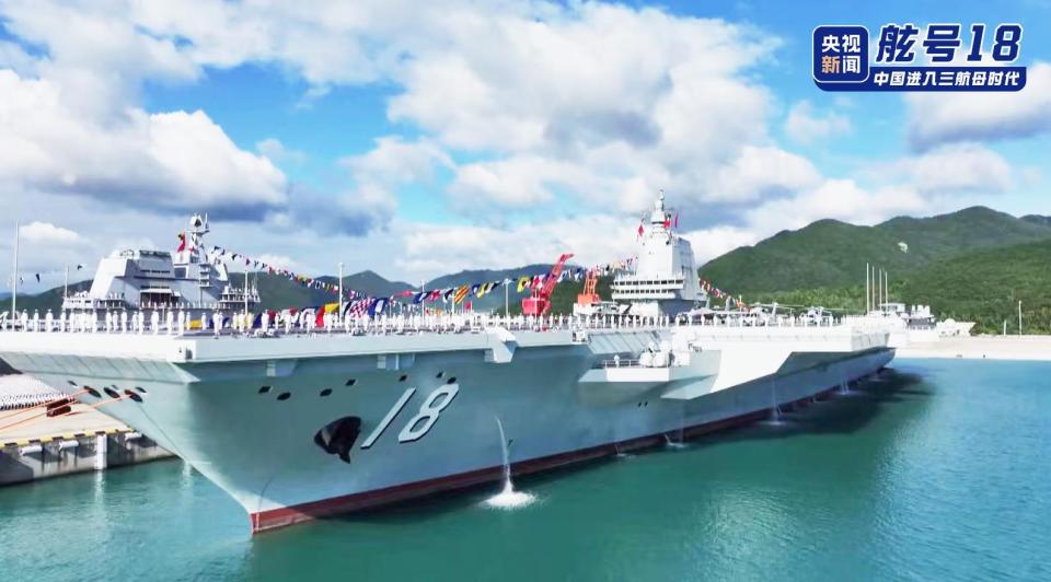 福建舰入列现场高清大图来了