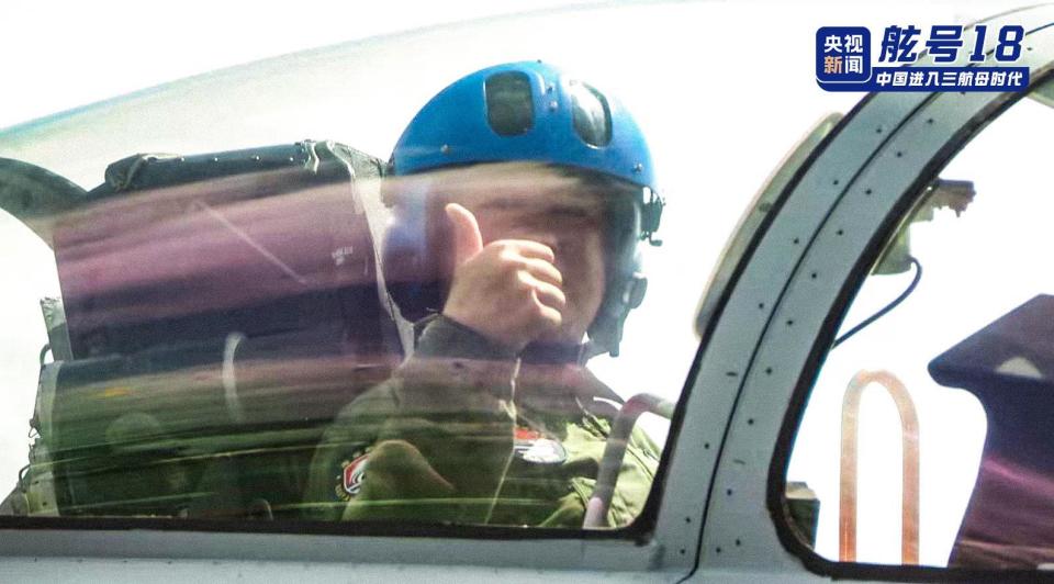 福建舰入列现场高清大图来了