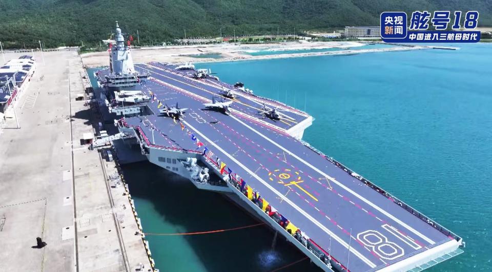 福建舰入列现场高清大图来了