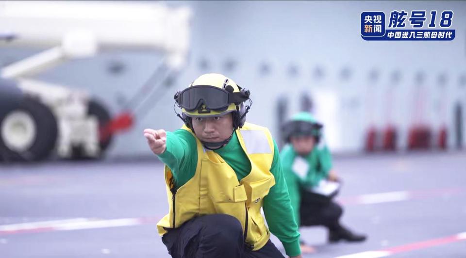 福建舰入列现场高清大图来了