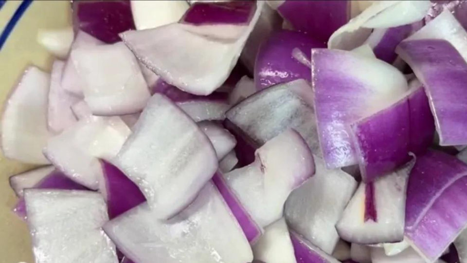 90岁奶奶分享长寿秘诀：每天吃洋葱