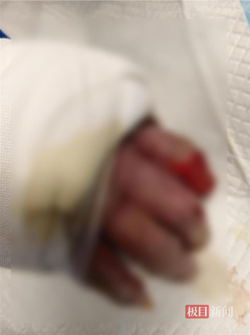 男子帮邻居关液化气瓶遇爆炸去世