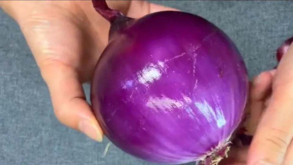 90岁奶奶分享长寿秘诀：每天吃洋葱