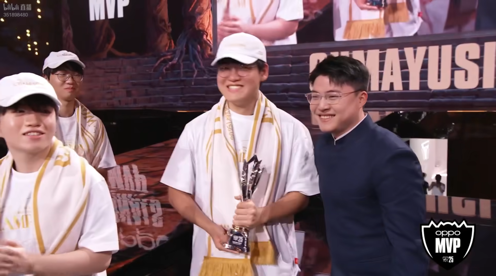 UZI为全球总决赛FMVP颁奖