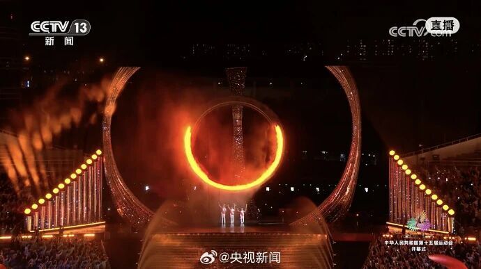 马琳陈若琳郭晶晶等传递火炬