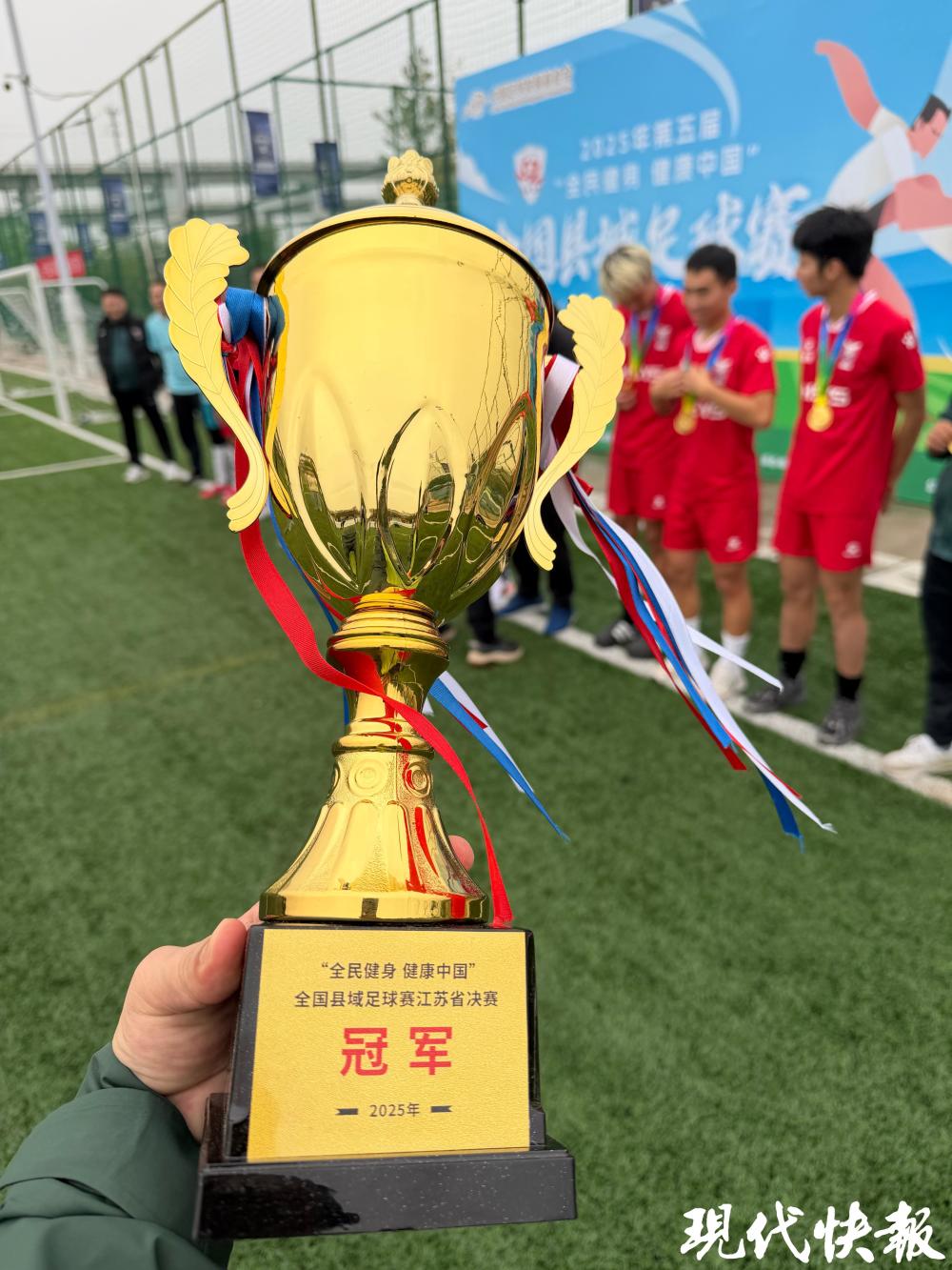 泰州夺冠后路牌都在炫耀