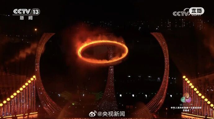 马琳陈若琳郭晶晶等传递火炬